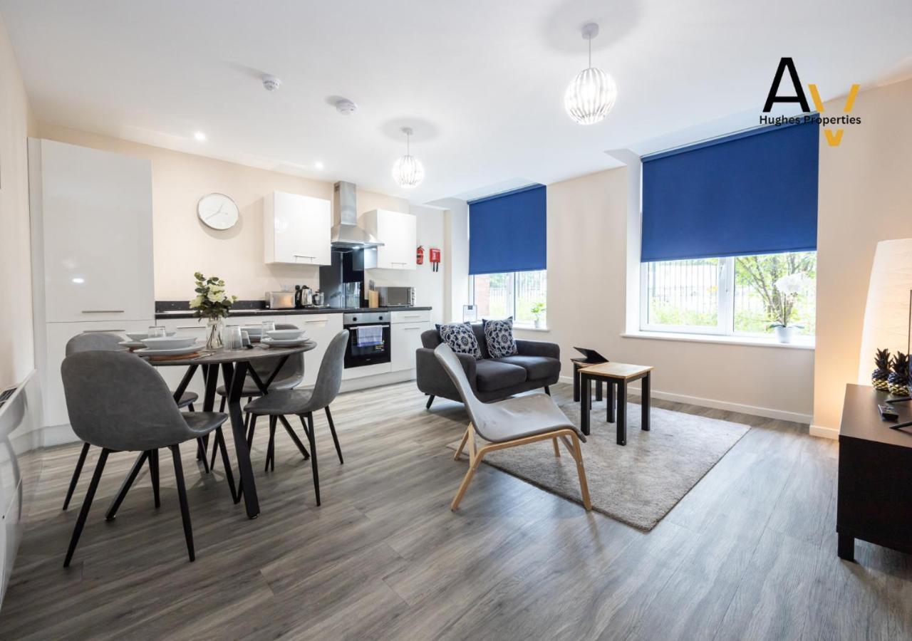 Stylish One-Bedroom Apartment - Ideal For Business & Leisure In Salford By Av Hughes Properties