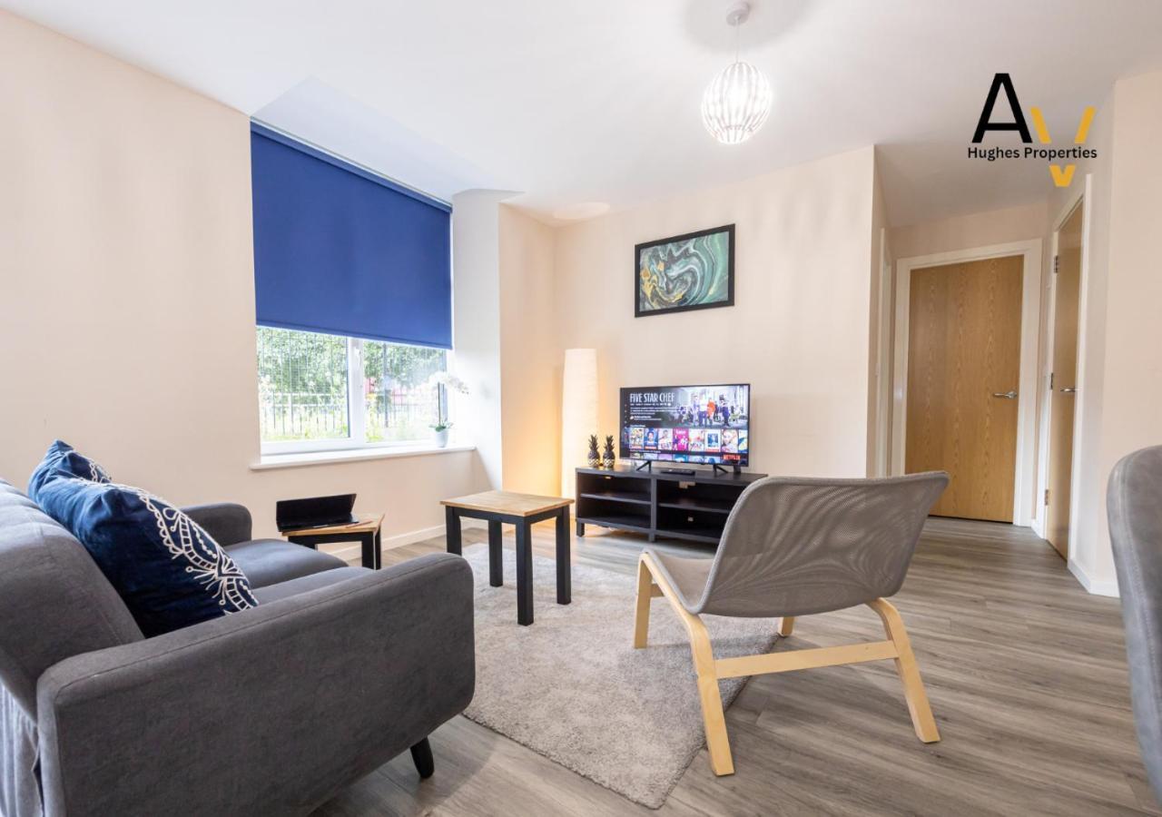 Stylish One-Bedroom Apartment - Ideal For Business & Leisure In Salford By Av Hughes Properties *