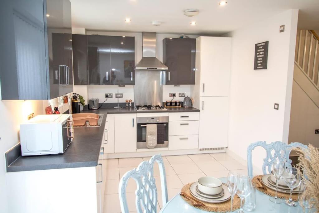 Coop Arena Luxurious Townhouse Manchester