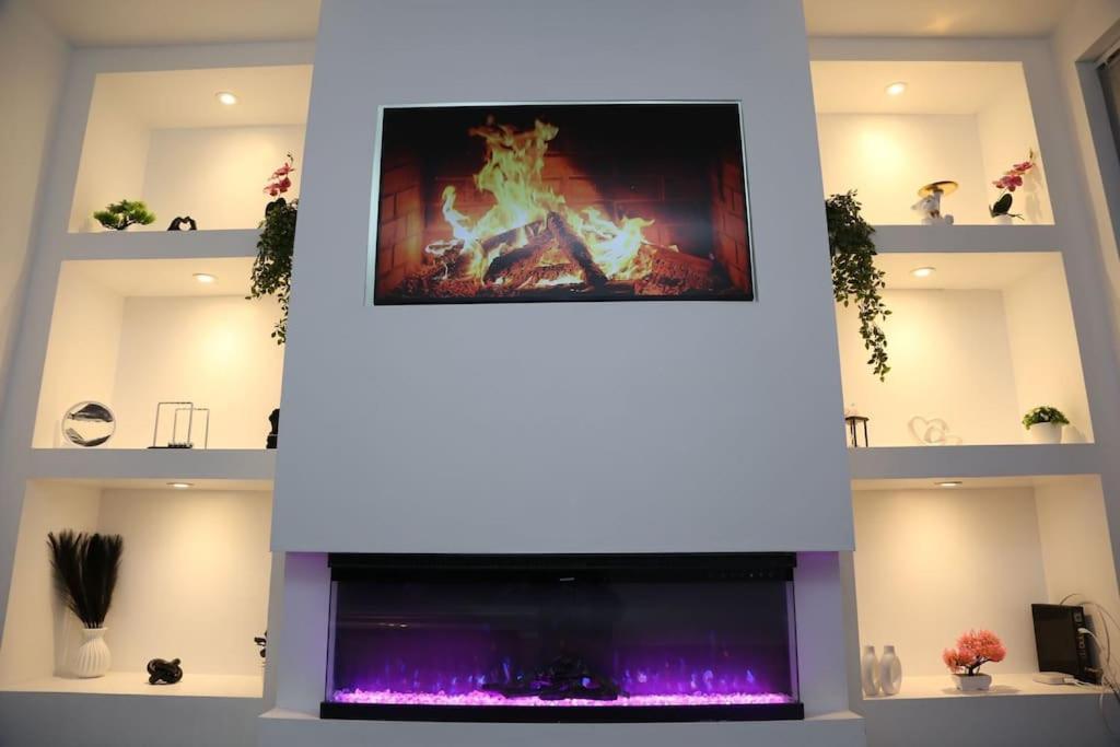 Full, Modern Family House In Salford Manchester