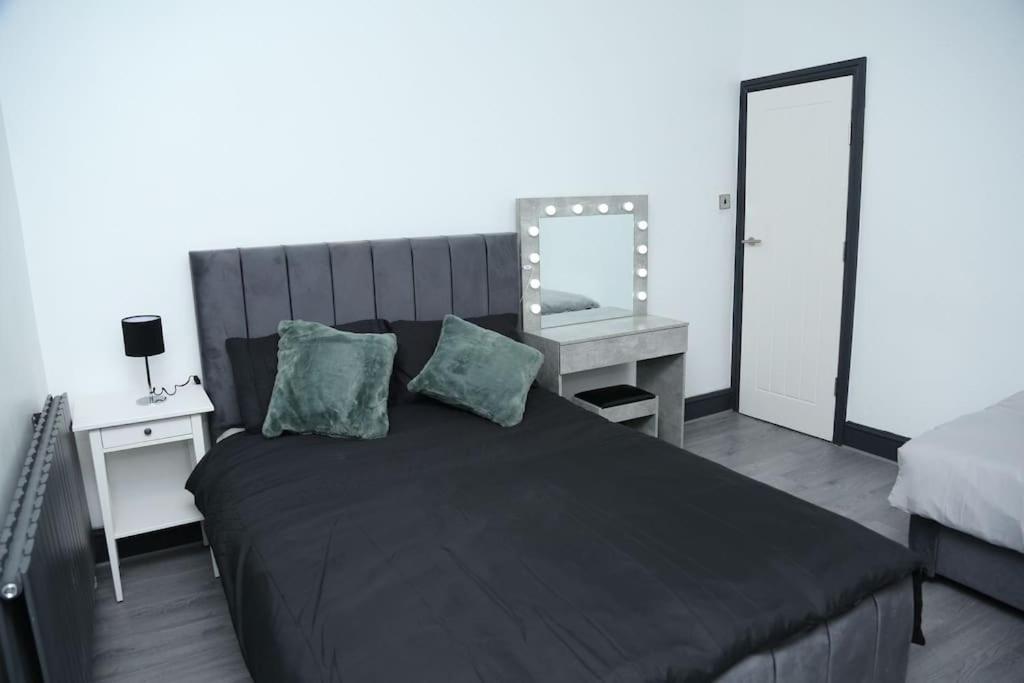Vakantiehuis Full, Modern Family House In Salford