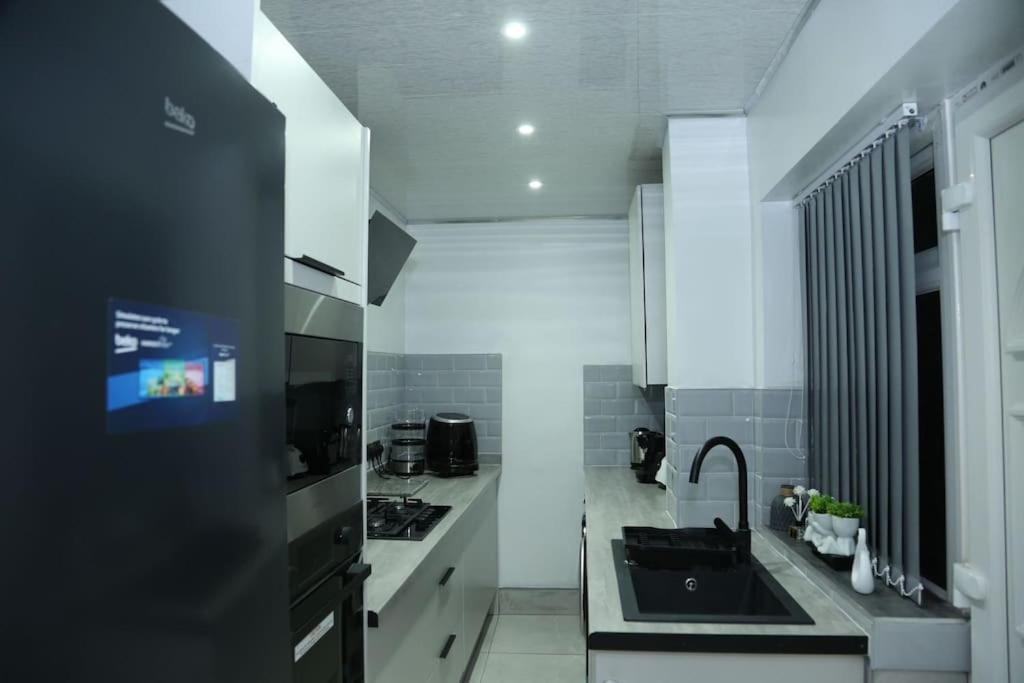 Vakantiehuis Full, Modern Family House In Salford