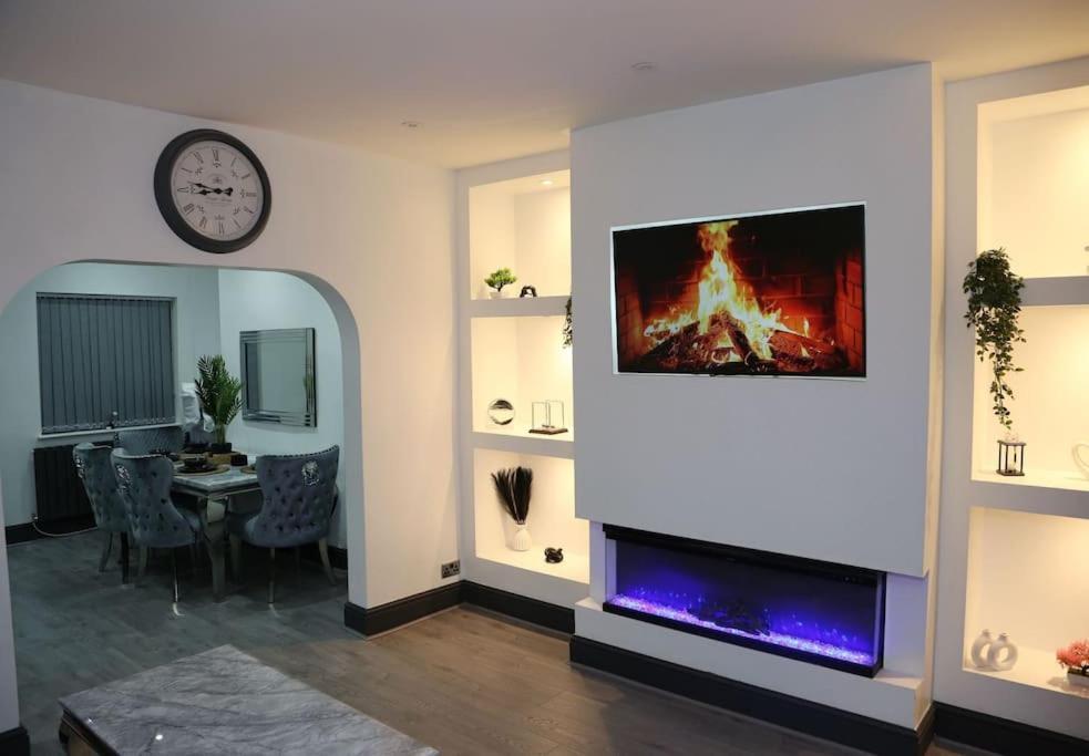 Full, Modern Family House In Salford * Manchester