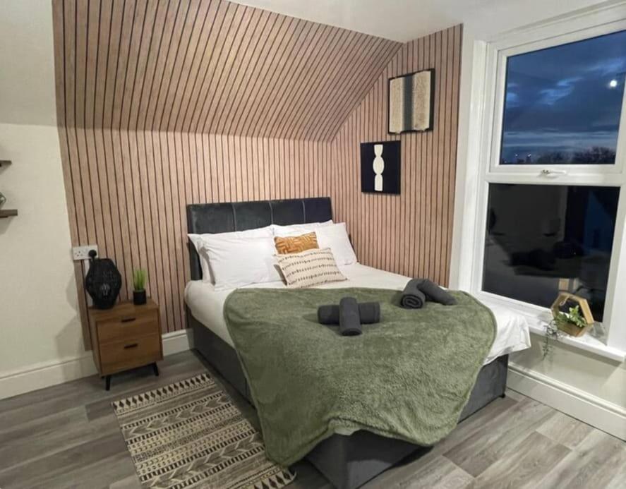 Deluxe Centrally Located In