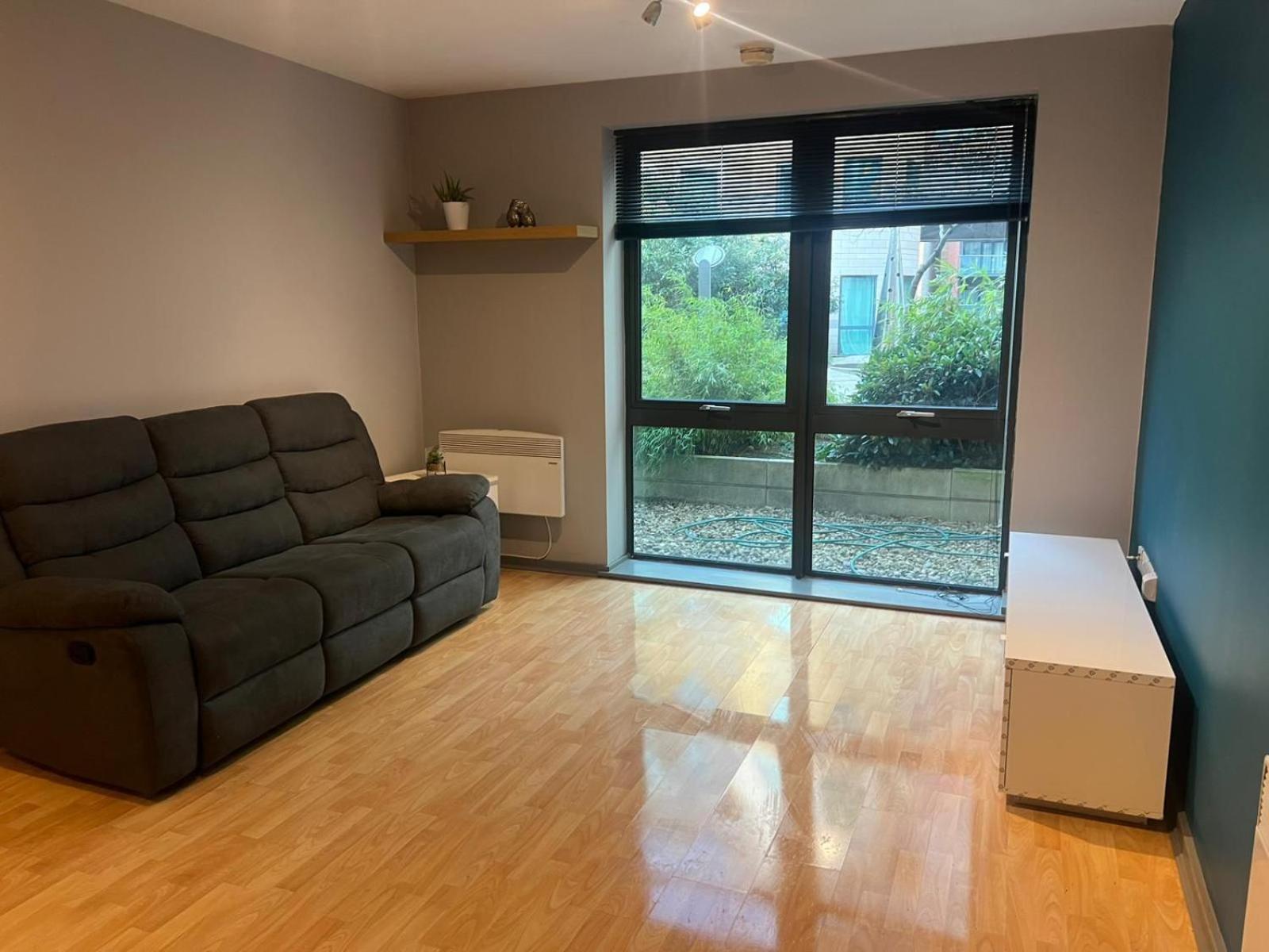Mcr, Large 2 Bedroom Apartment, Parking! * Manchester