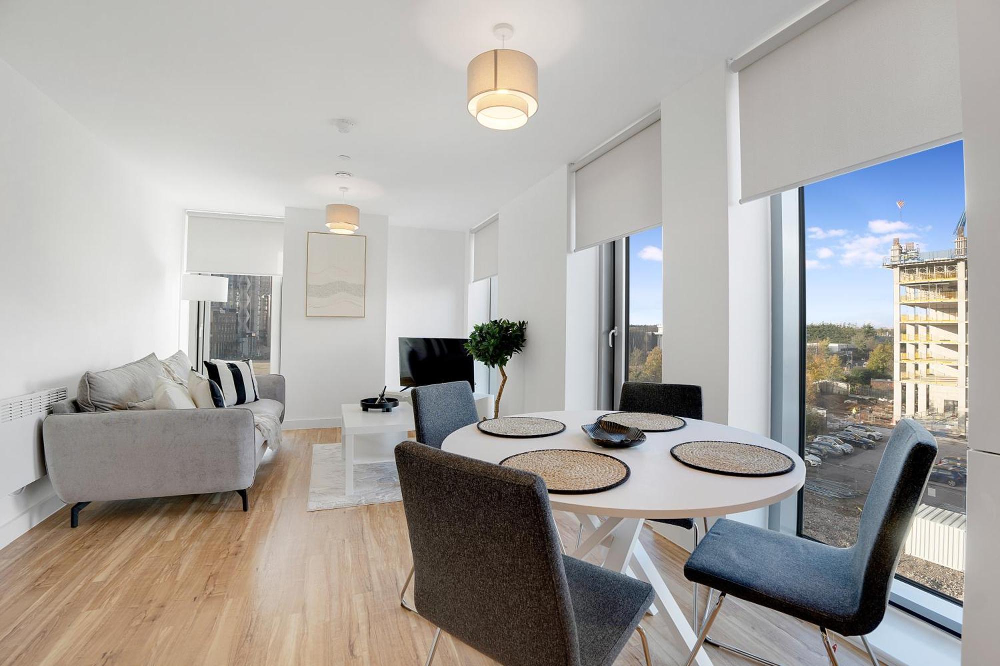 Elegant 2br In Media