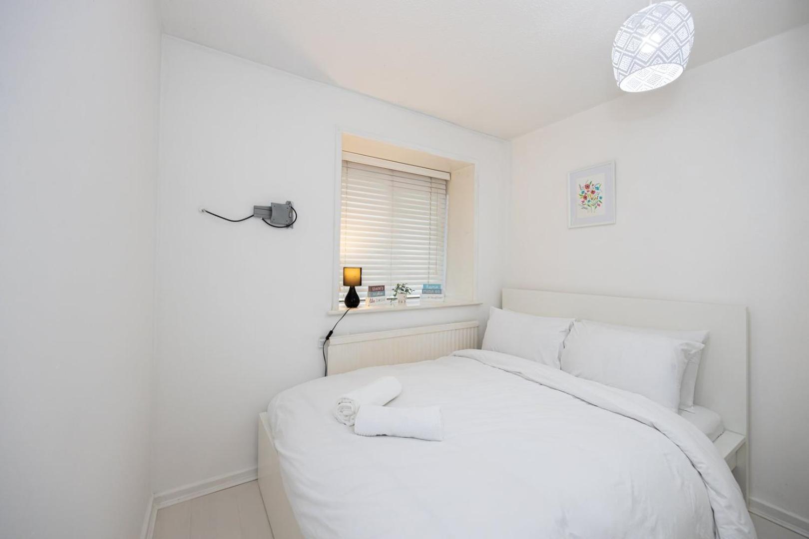 Guestready - One Perfect In Salford - No Wifi Apartment