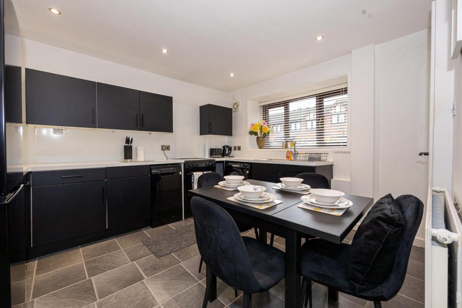 Guestready - One Perfect In Salford - No Wifi *