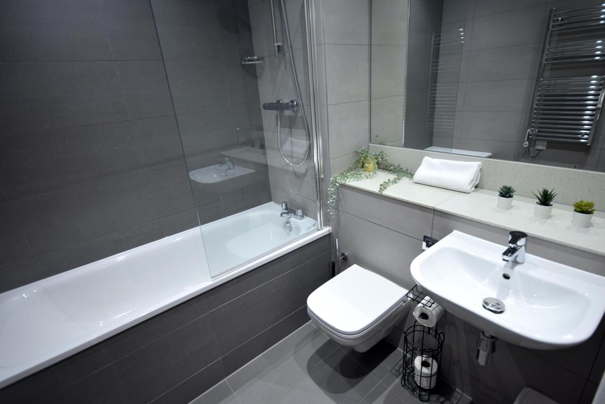 Apartment Life 2 - 2-bed 1-bath In New Cross Manchester