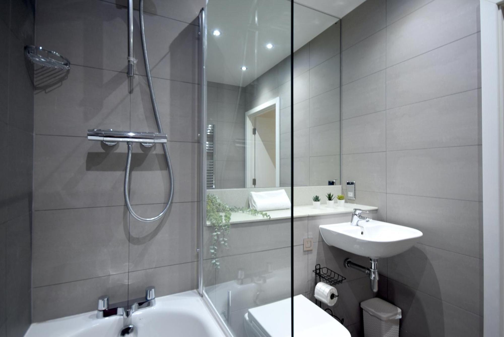 Life 2 - 2-bed 1-bath In New Cross Apartment Manchester