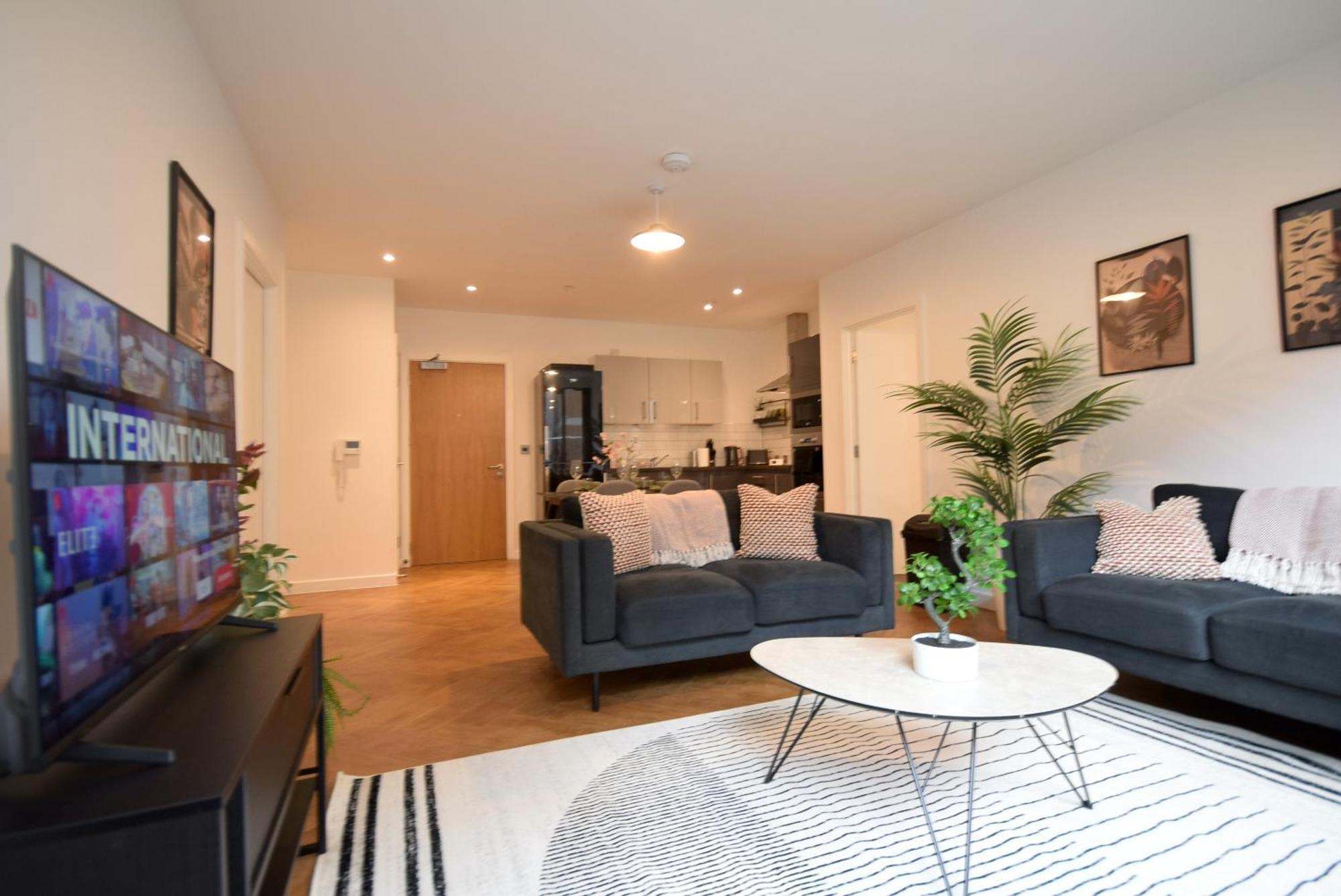 Apartment Life 2 - 2-bed 1-bath In New Cross Manchester