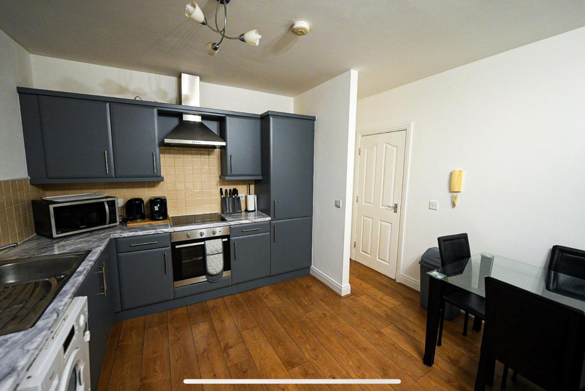 Modern Luxury 2 Bed Apartment, Sleeps 6