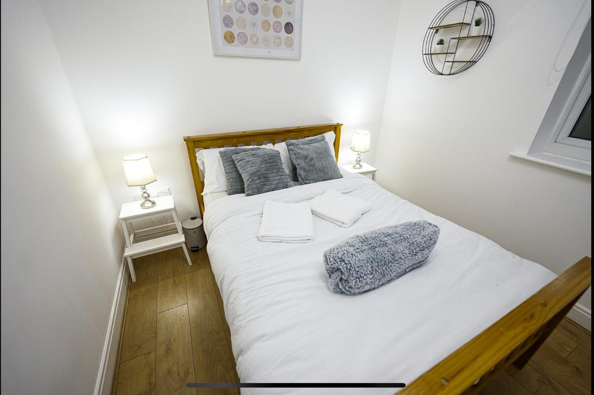 Apartment Modern Luxury 2 Bed Apartment, Sleeps 6