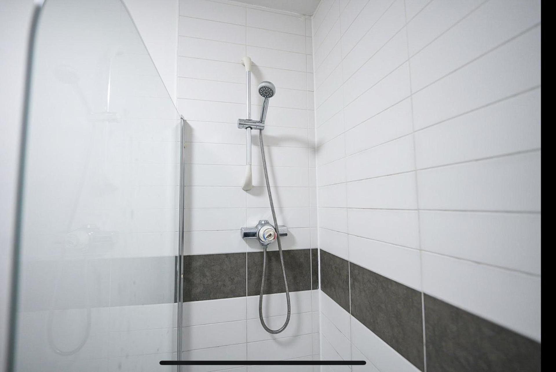 Apartment Modern Luxury 2 Bed Apartment, Sleeps 6 *