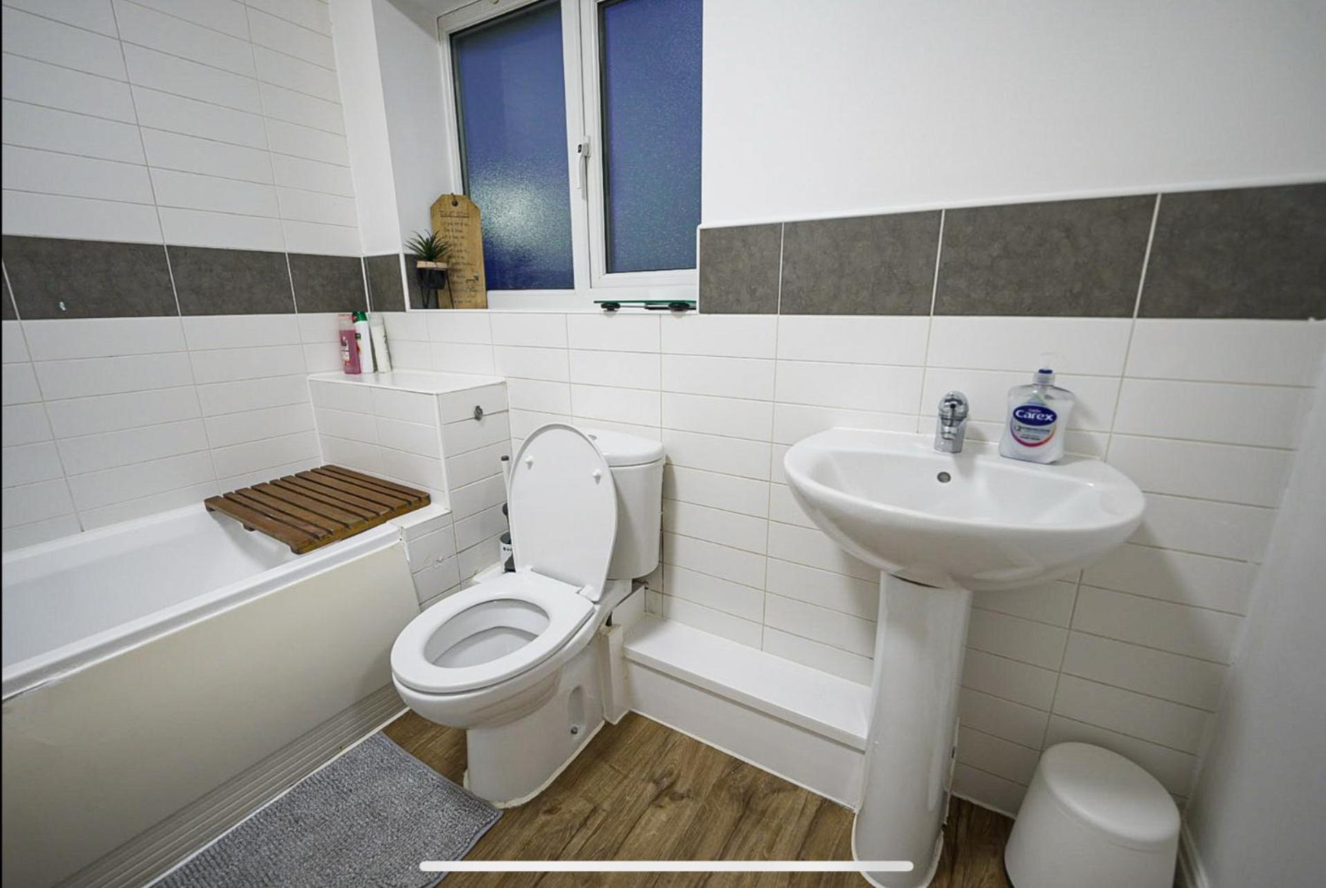 Modern Luxury 2 Bed Apartment, Sleeps 6