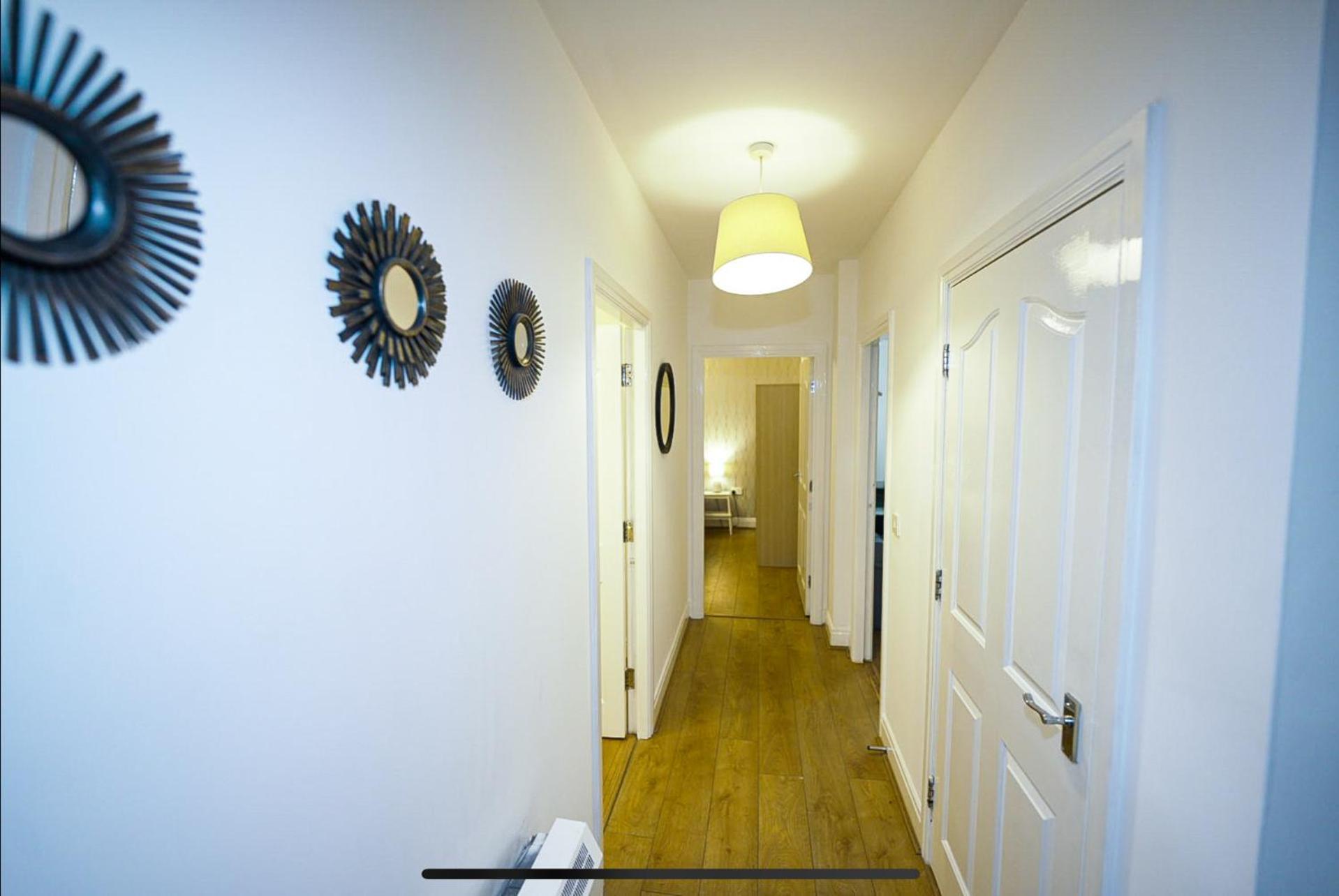 Modern Luxury 2 Bed Apartment, Sleeps 6 Manchester