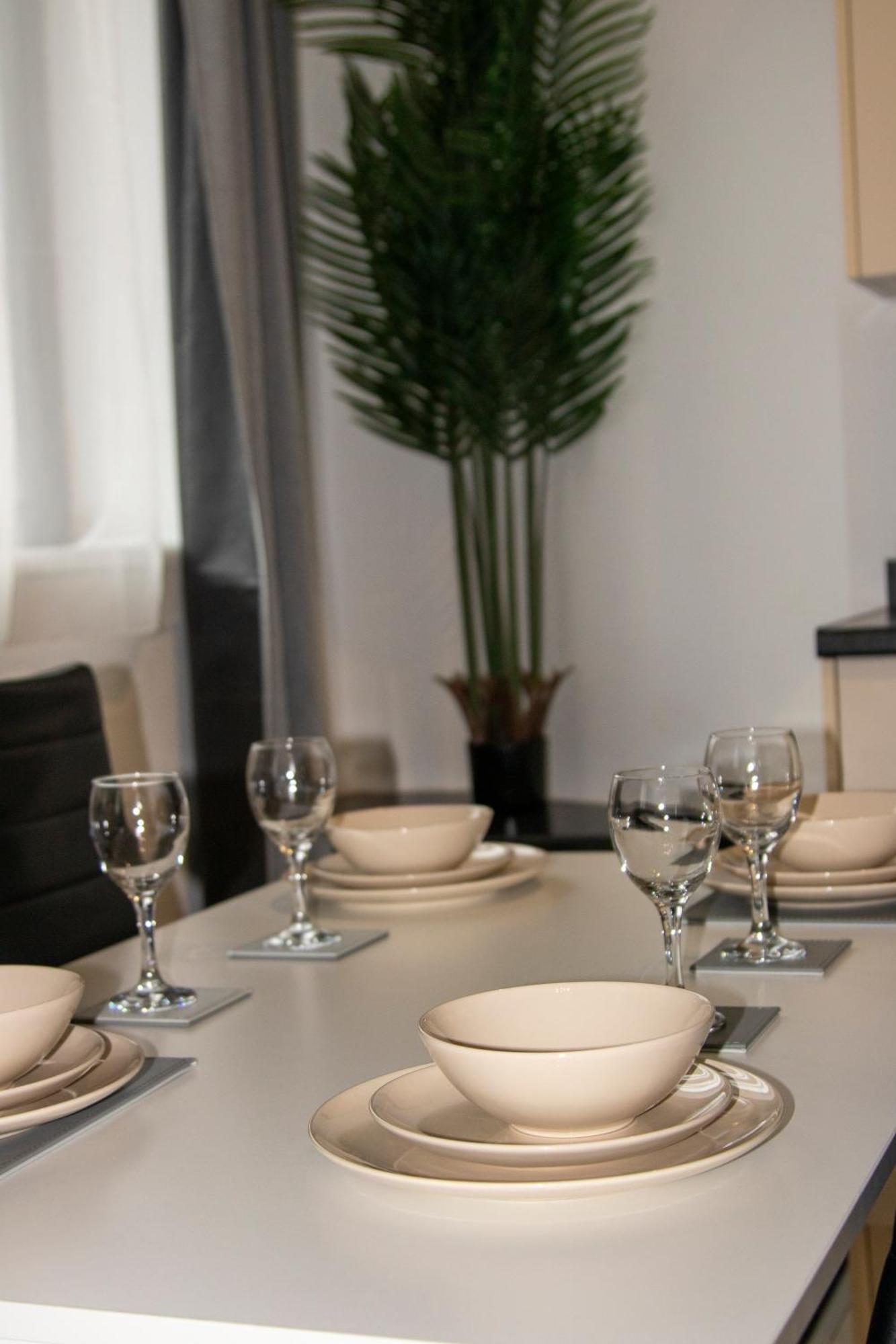 Ideal For Groups - 2 Bedroom - Free Parking, Transit Links, Close To Stadiums Manchester
