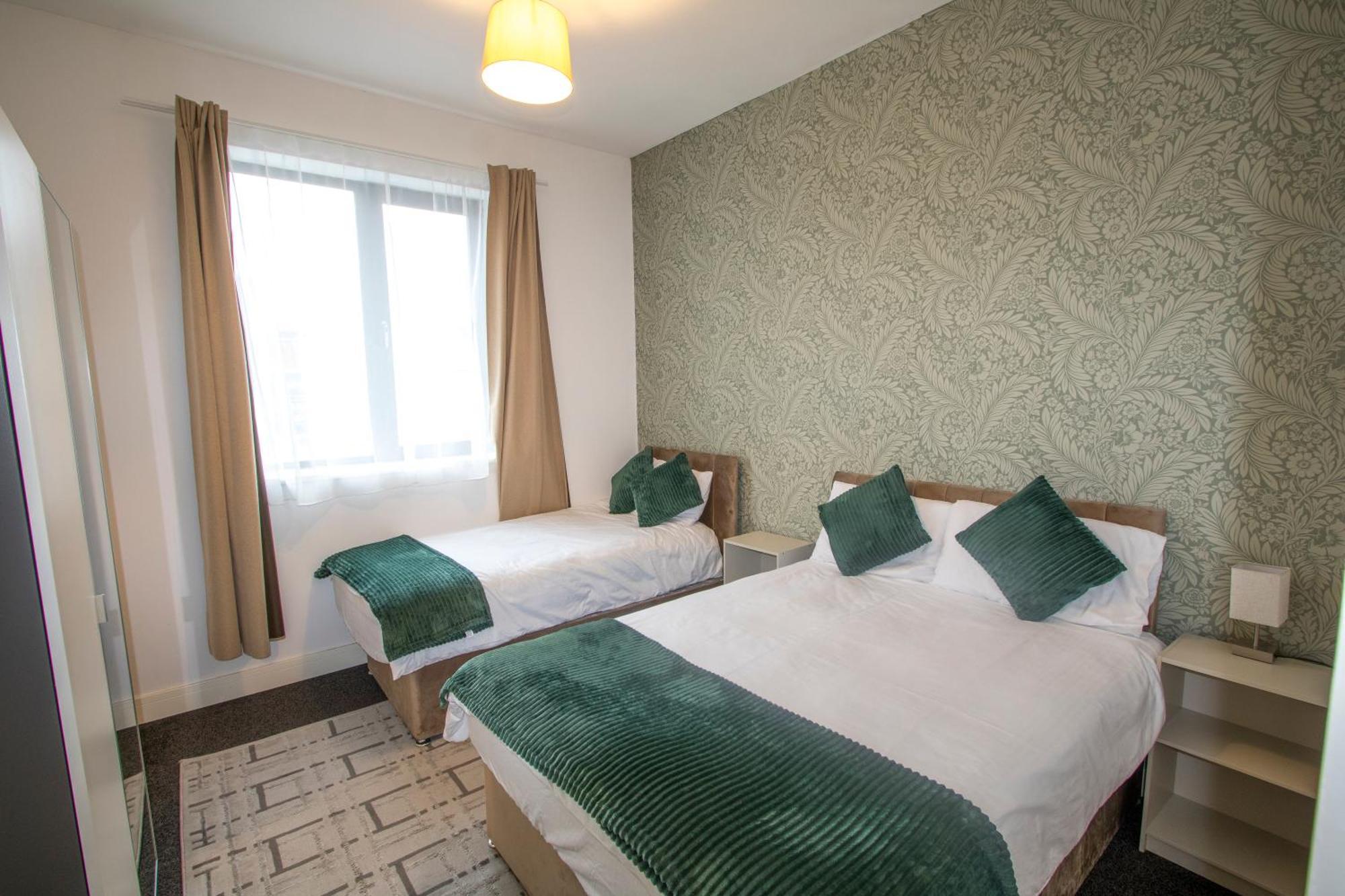 Ideal For Groups - 2 Bedroom - Free Parking, Transit Links, Close To Stadiums Apartment