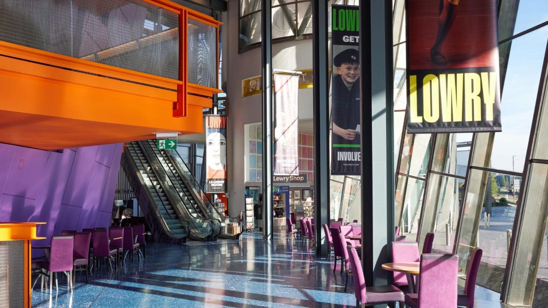 Quay House - Salford - 2bdr Sleeps 7, Spacious & Quiet - Free Parking - Close To Centre, United & The Lowry Apartment *