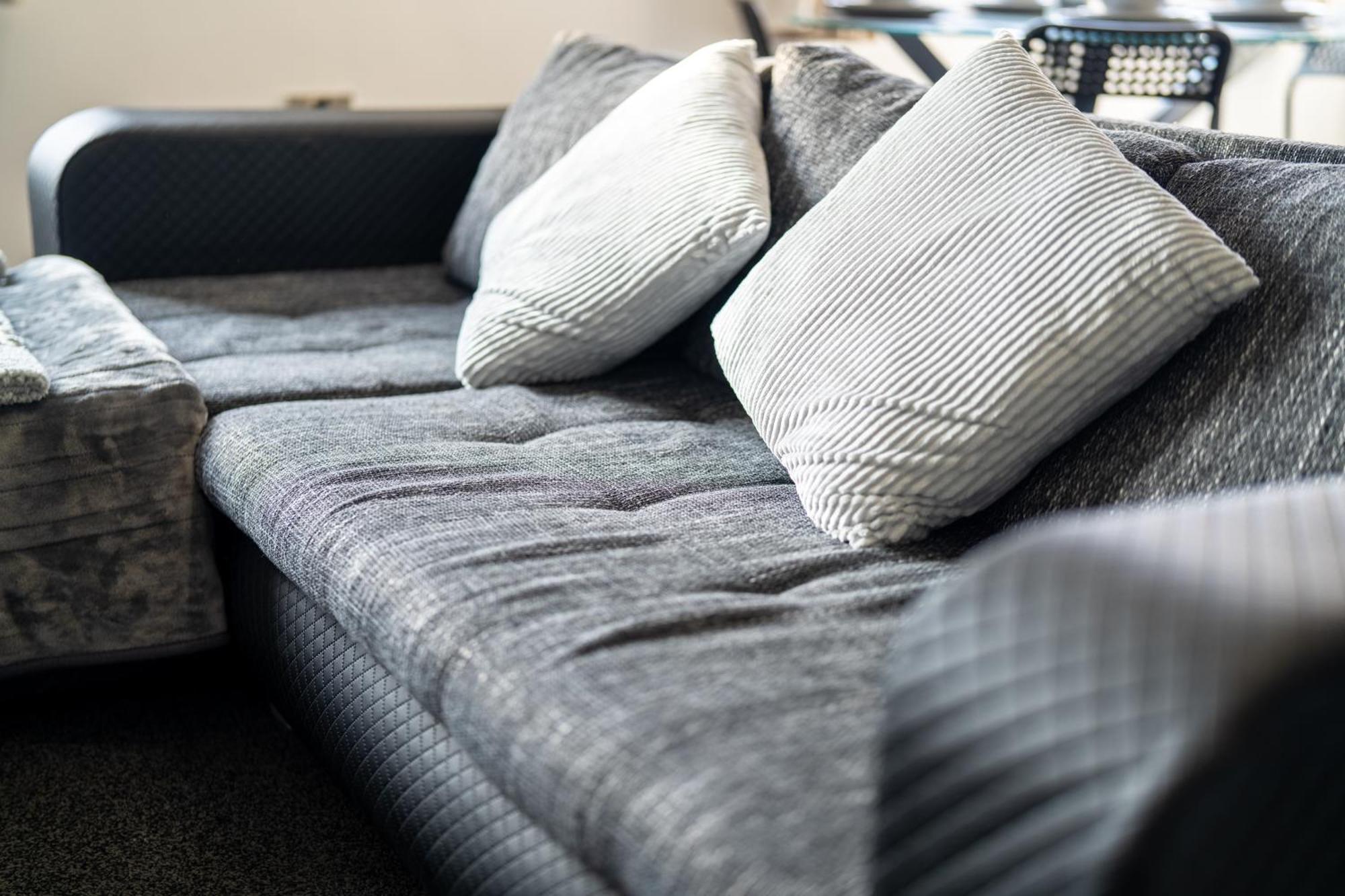 Quay House - Salford - 2bdr Sleeps 7, Spacious & Quiet - Free Parking - Close To Centre, United & The Lowry * Manchester