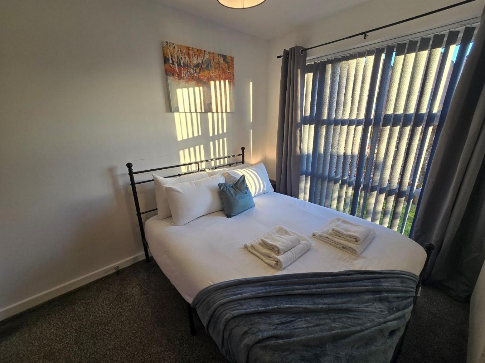 2br Apt, Etihad Stadium, Access, Sleeps 6 *