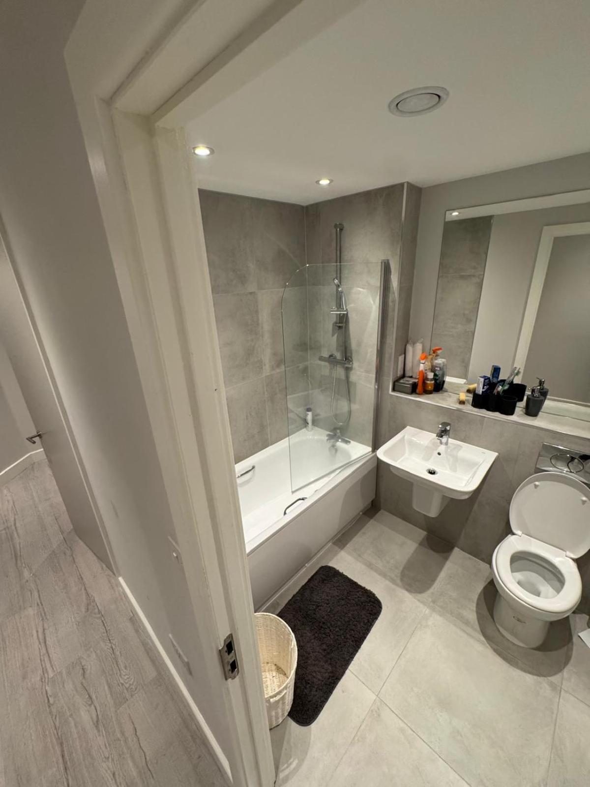 Regent Plaza Apartment *