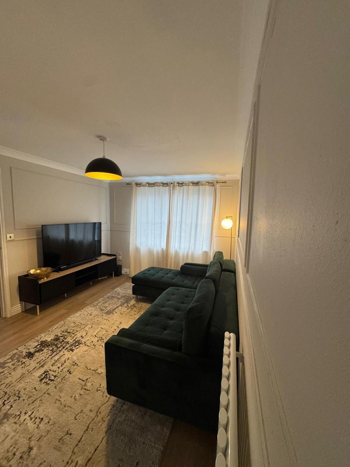 Holiday home Stylish 5 Mins To Center *