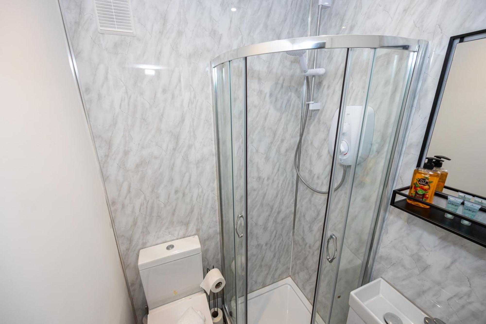 Private Ensuite With Kitchen Access By Irwell Manchester