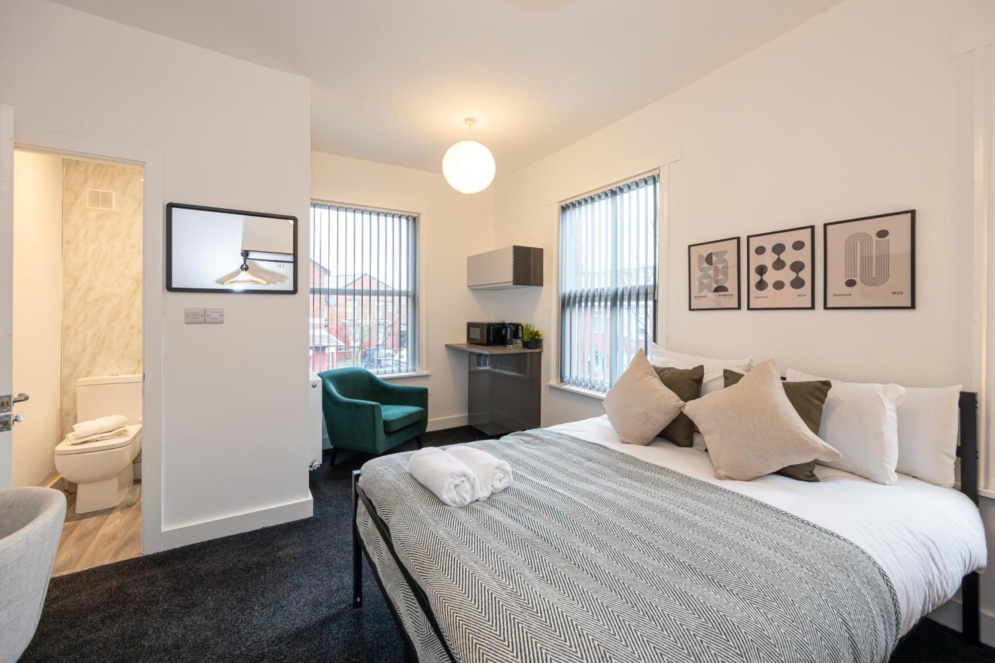 Private Ensuite With Kitchen Access By Irwell * Manchester