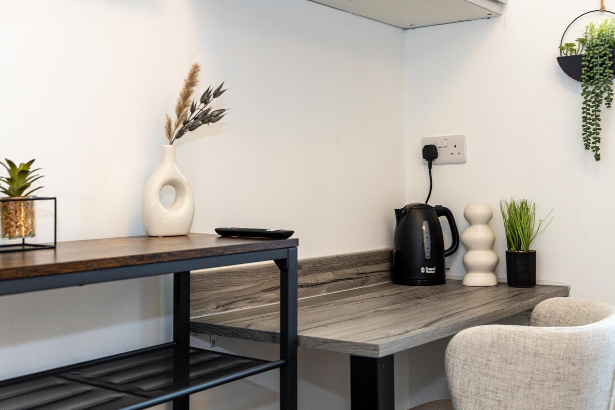 Private Ensuite With Kitchen Access By Irwell *