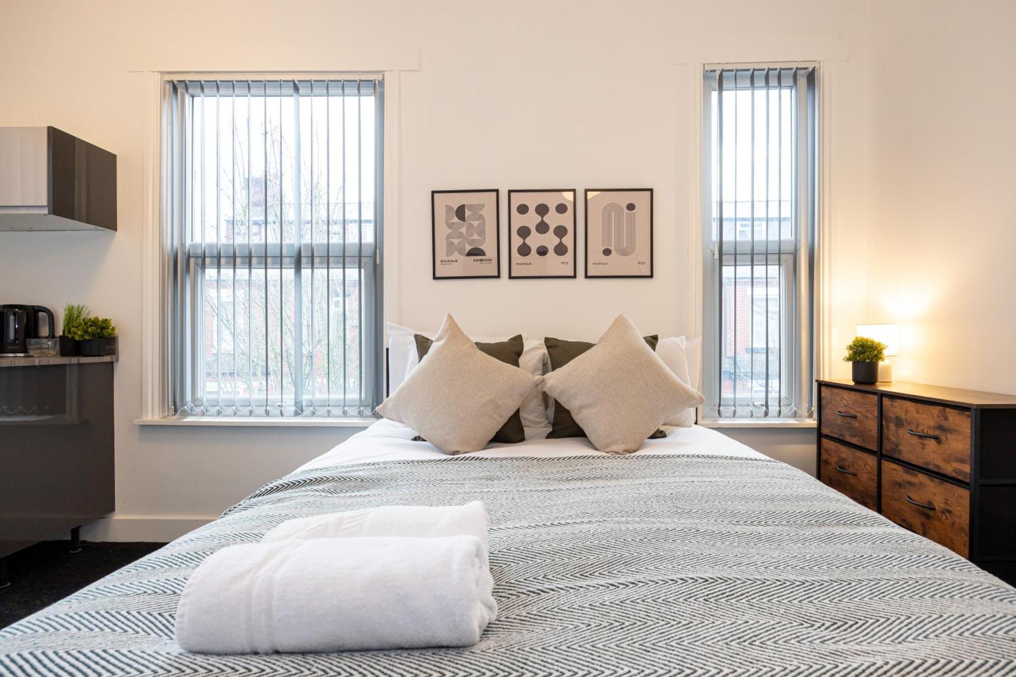 Private Ensuite With Kitchen Access By Irwell * Manchester
