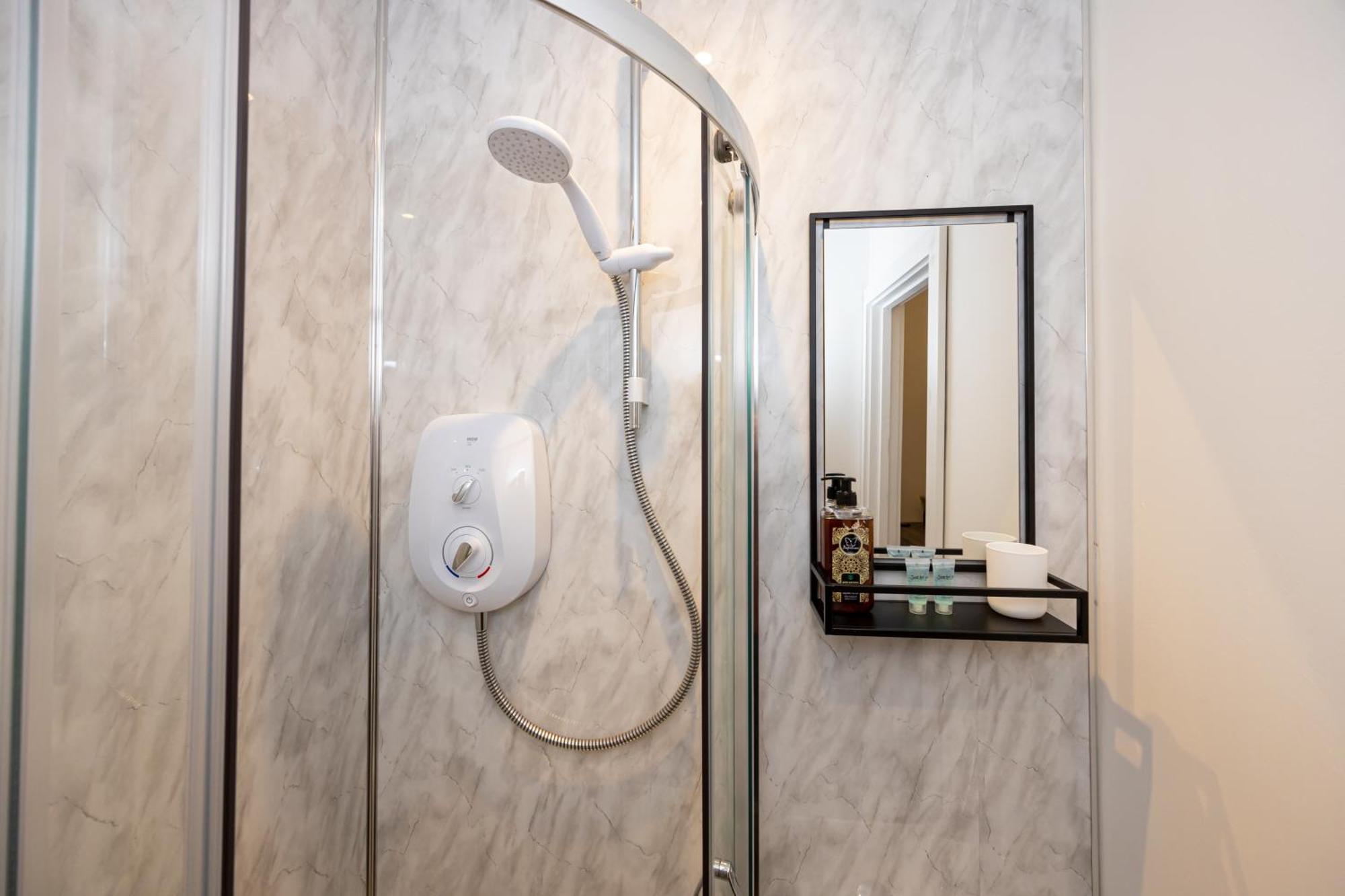Private Ensuite With Kitchen Access By Irwell