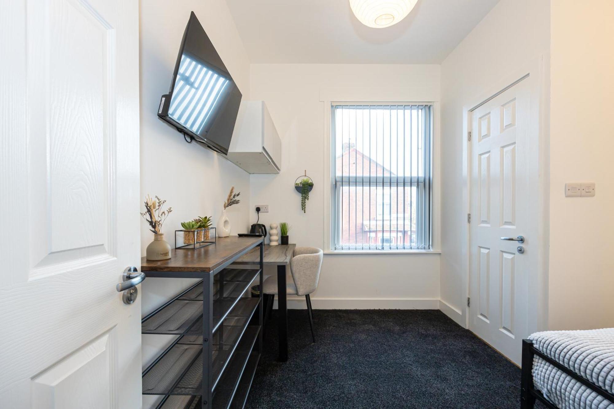 Private Ensuite With Kitchen Access By Irwell Manchester