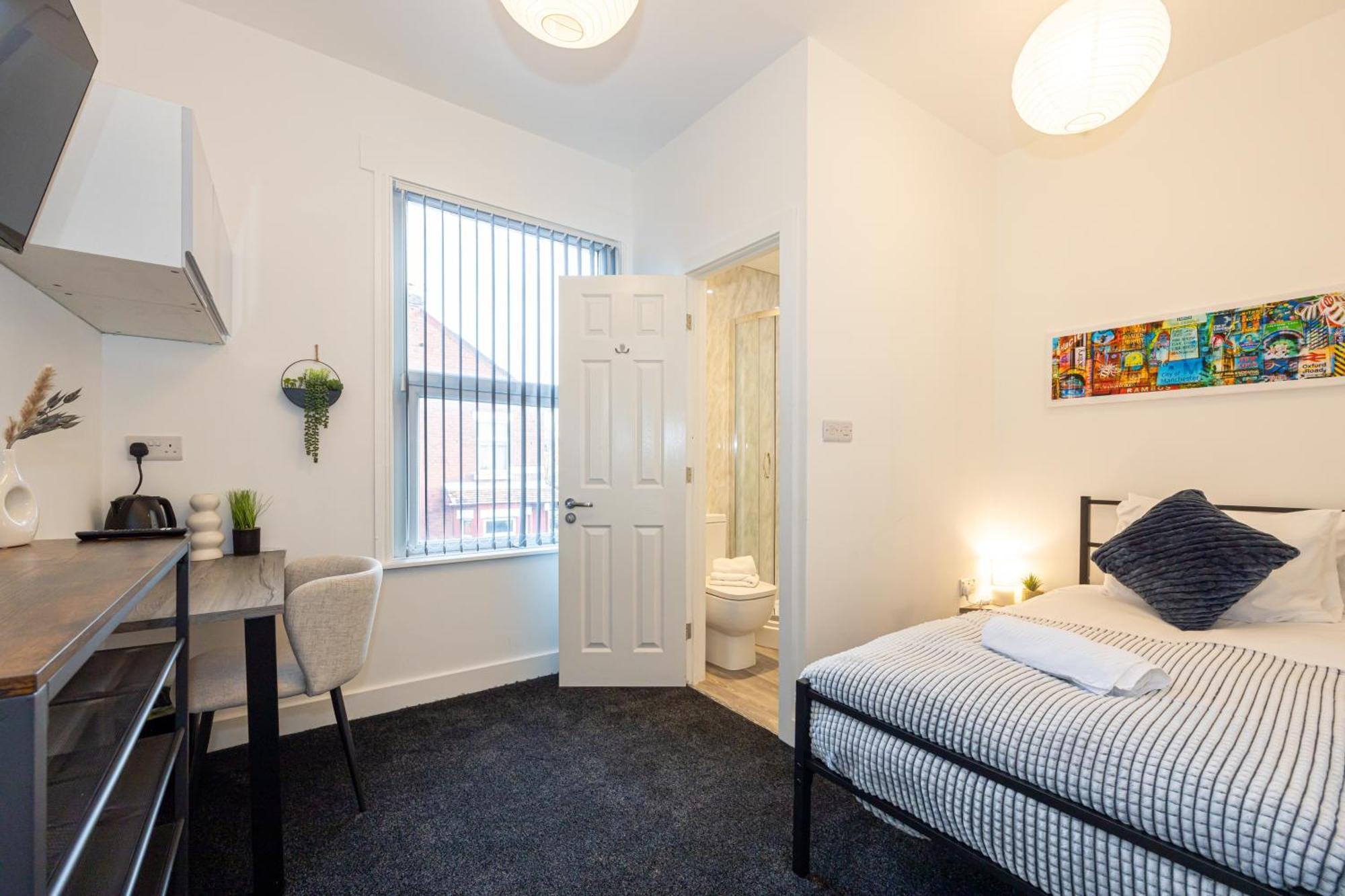 Private Ensuite With Kitchen Access By Irwell Hotel
