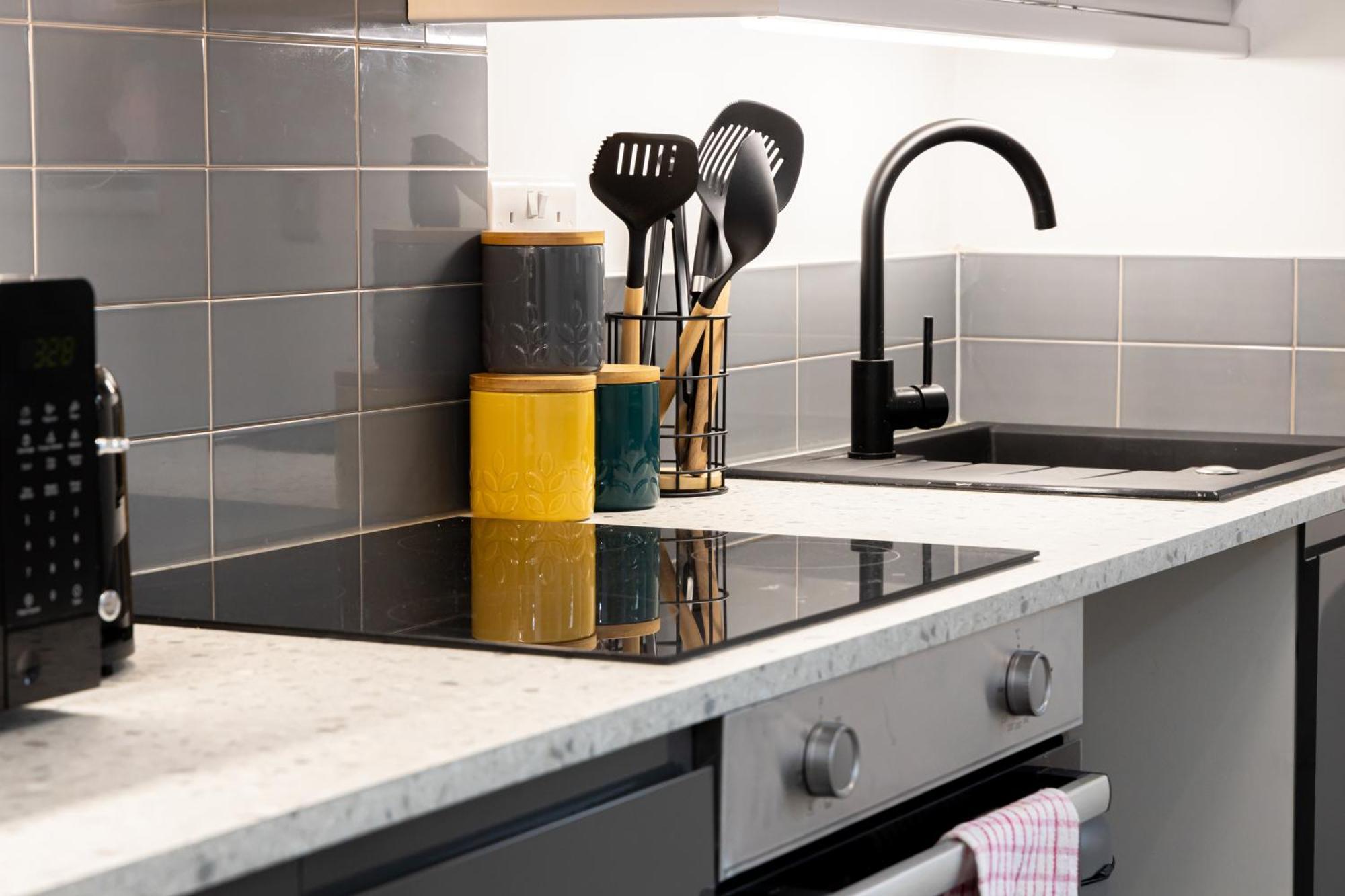 Hotel Private Ensuite With Kitchen Access By Irwell