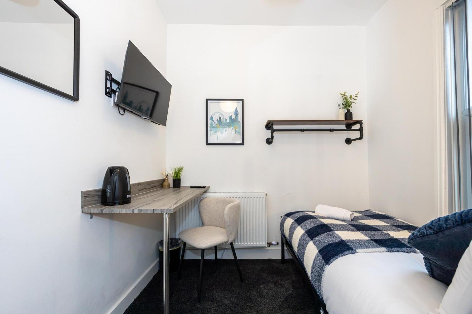 Private Ensuite With Kitchen Access By Irwell Manchester