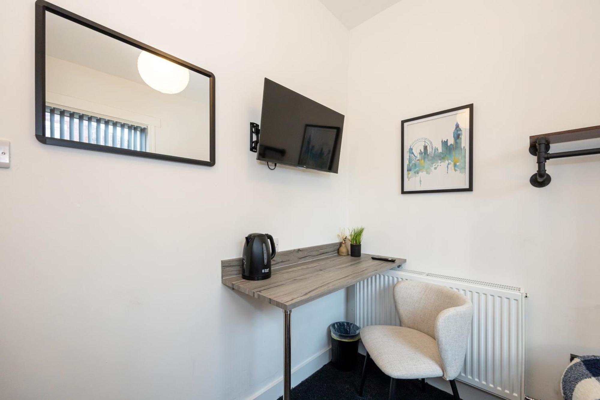 Private Ensuite With Kitchen Access By Irwell