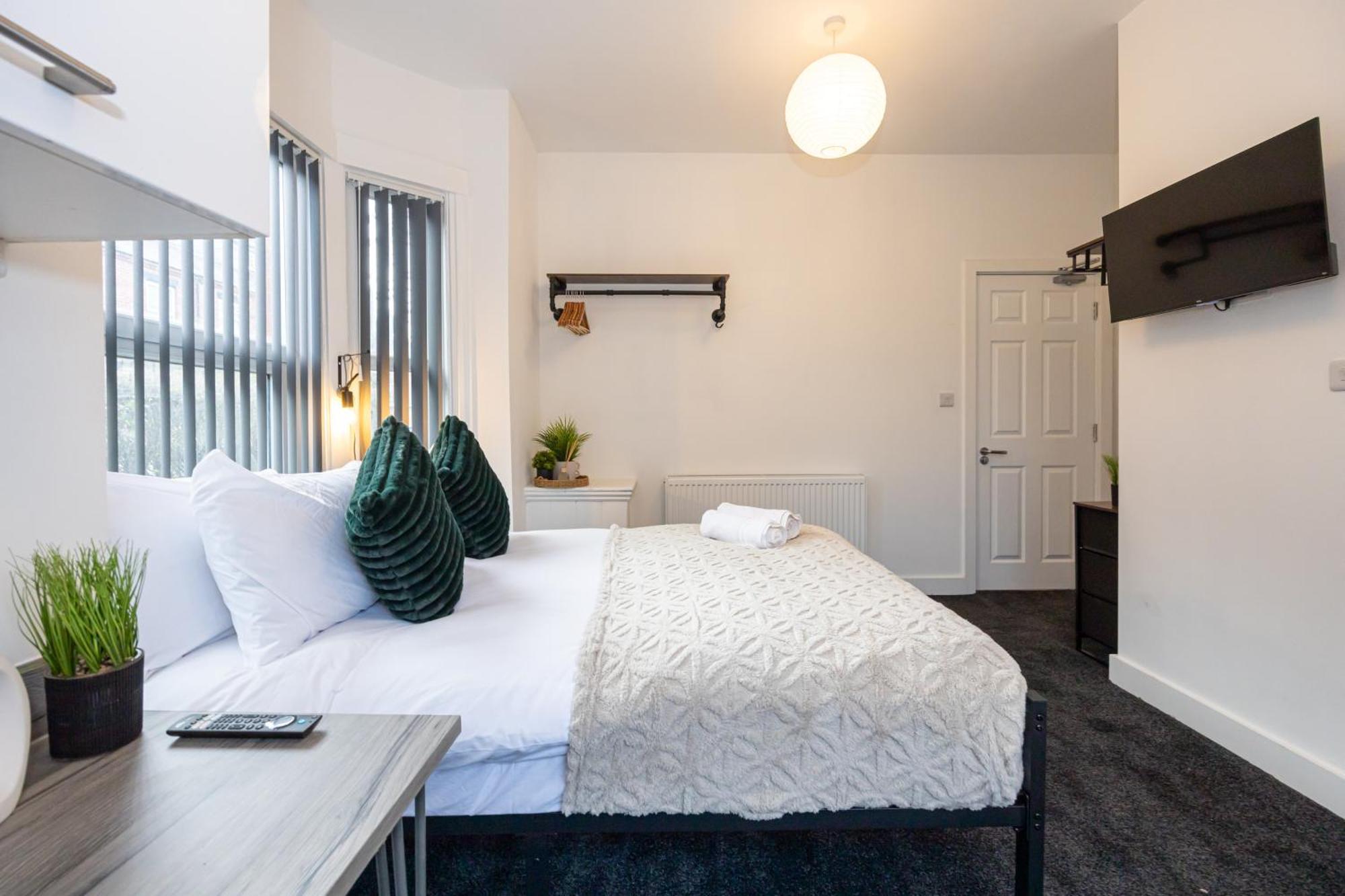 Hotel Private Ensuite With Kitchen Access By Irwell Manchester