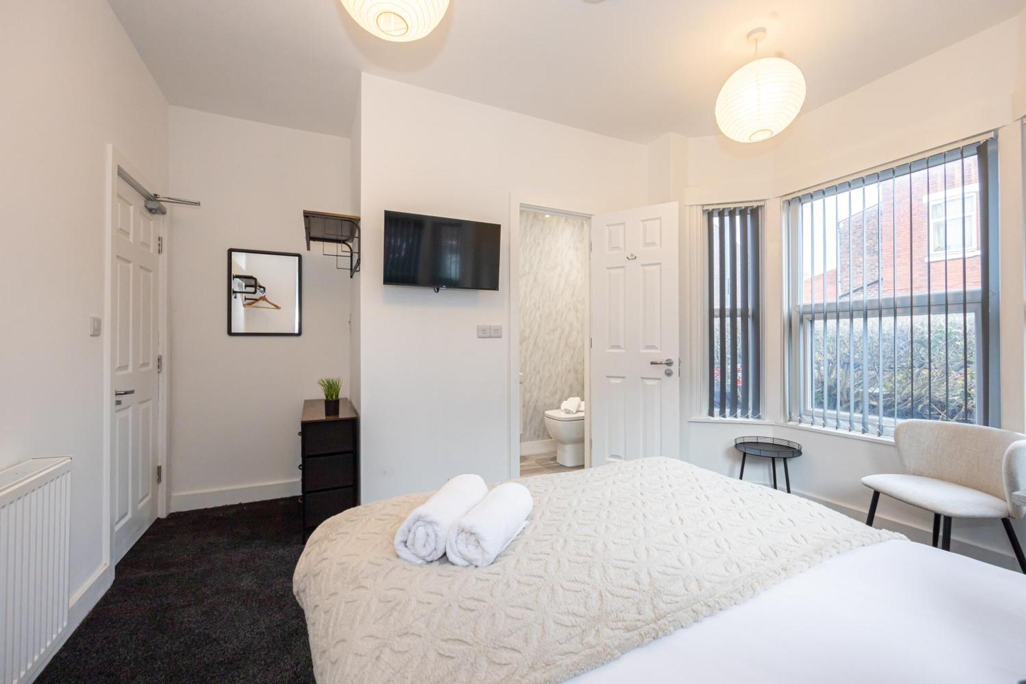 Private Ensuite With Kitchen Access By Irwell *