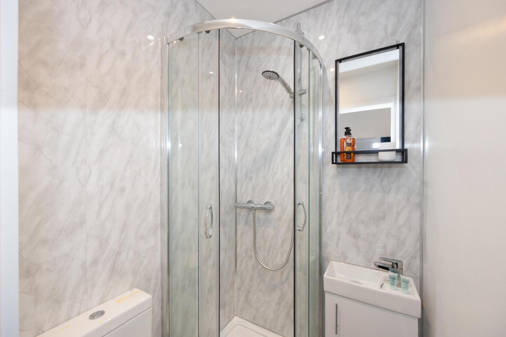 Hotel Private Ensuite With Kitchen Access By Irwell *
