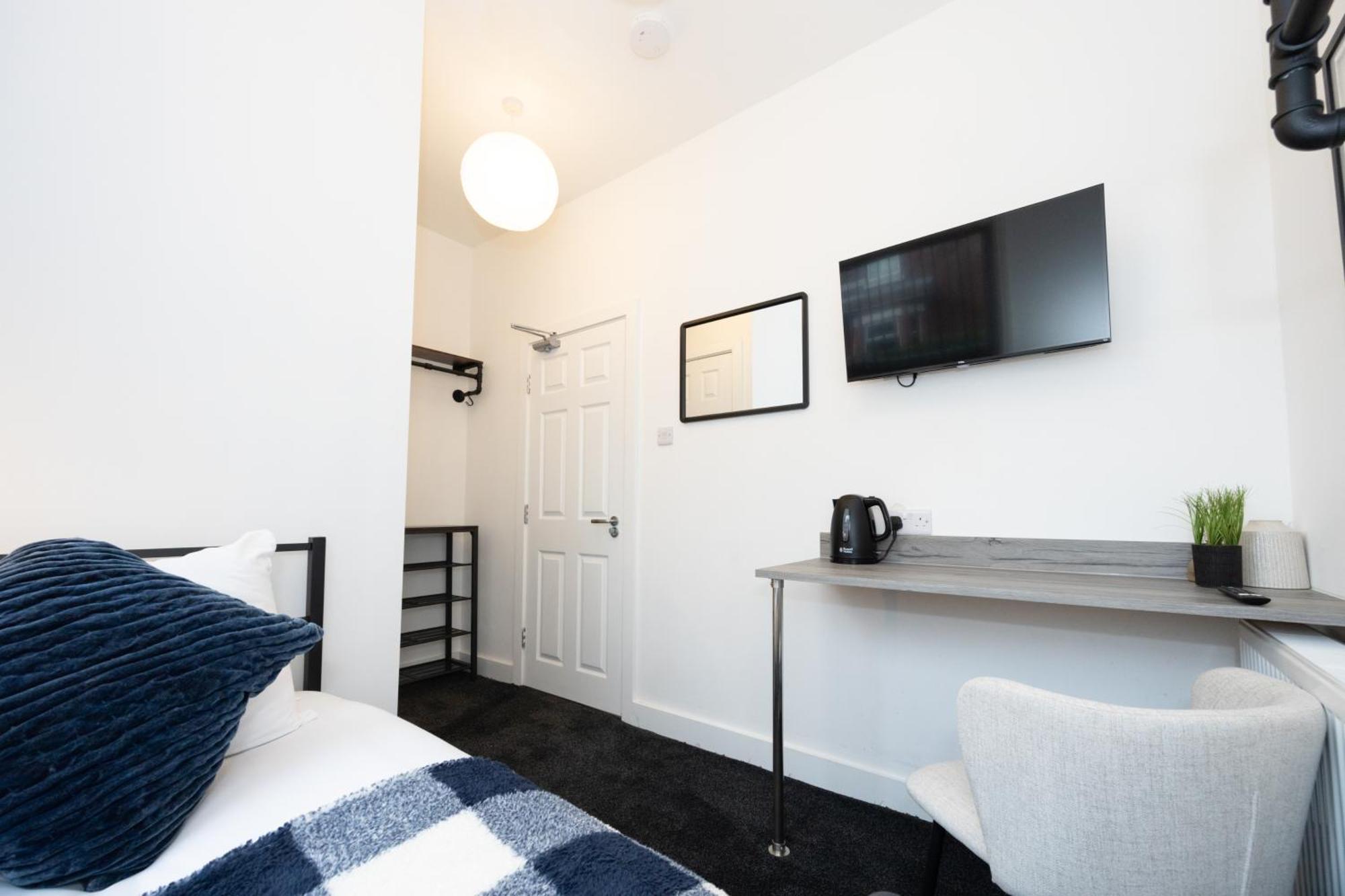 Hotel Private Ensuite With Kitchen Access By Irwell Manchester