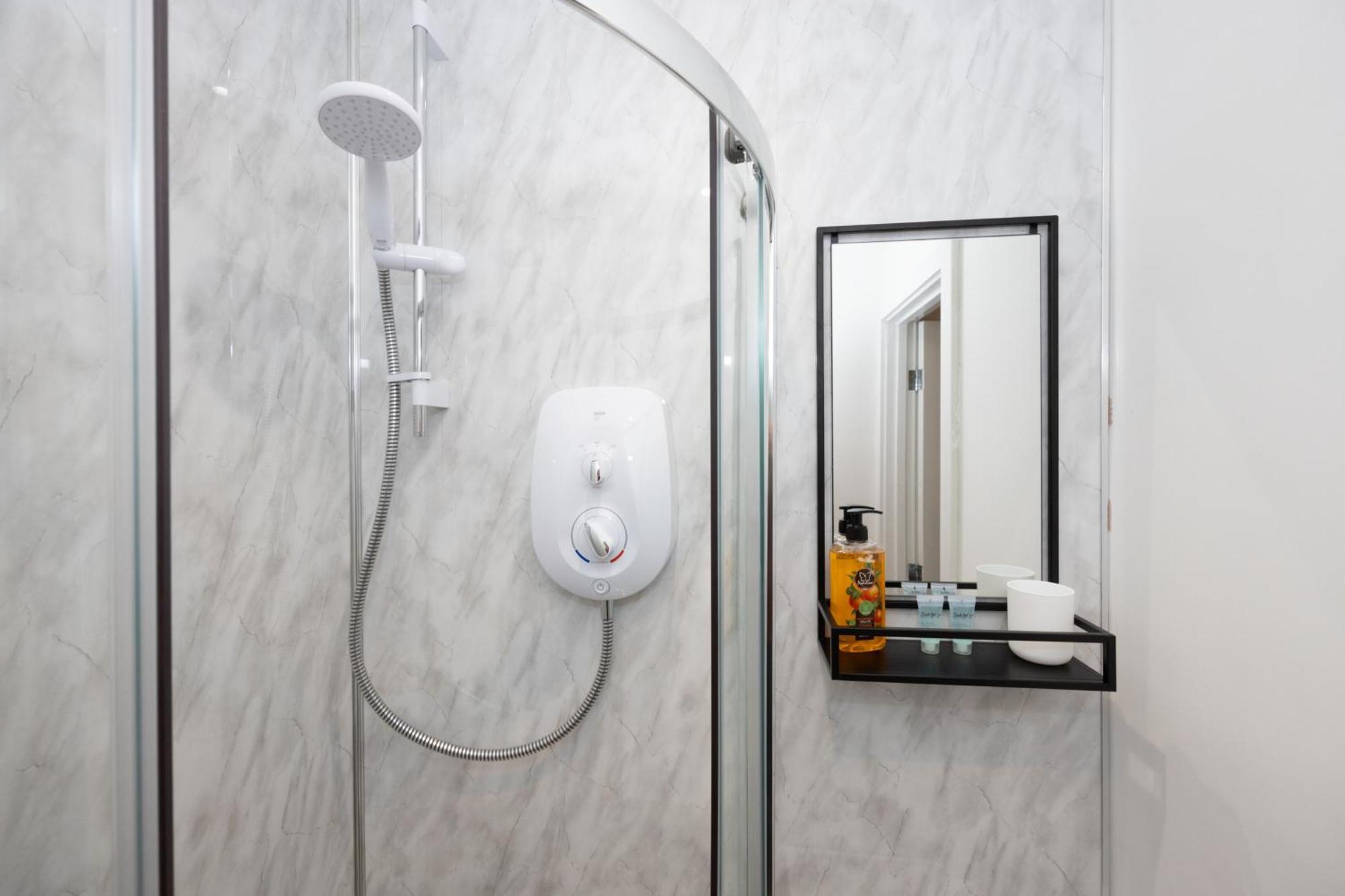 Private Ensuite With Kitchen Access By Irwell Hotel *