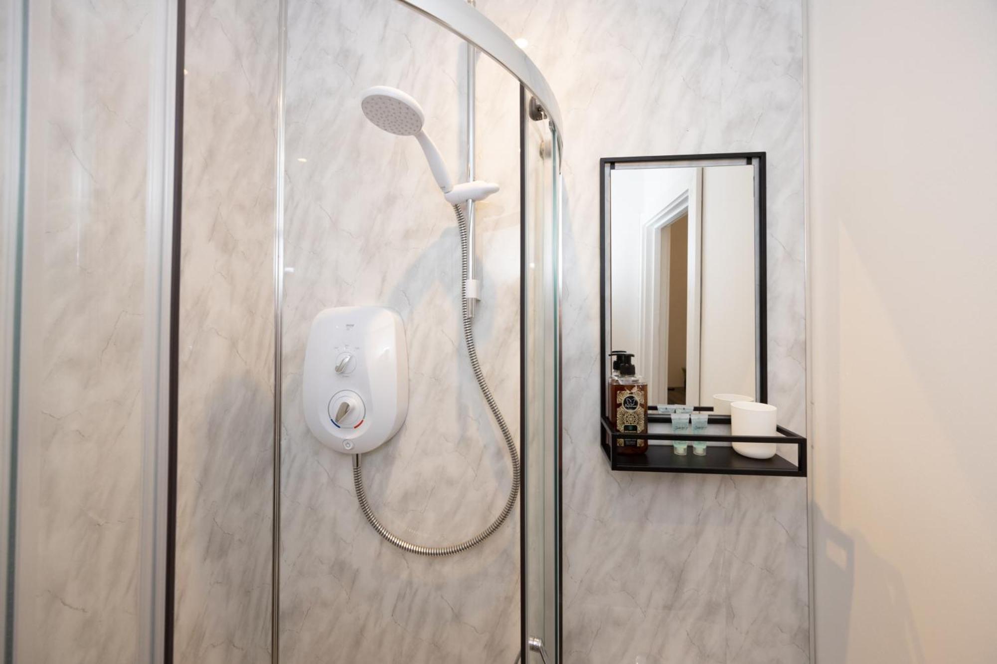 Private Ensuite With Kitchen Access By Irwell Manchester