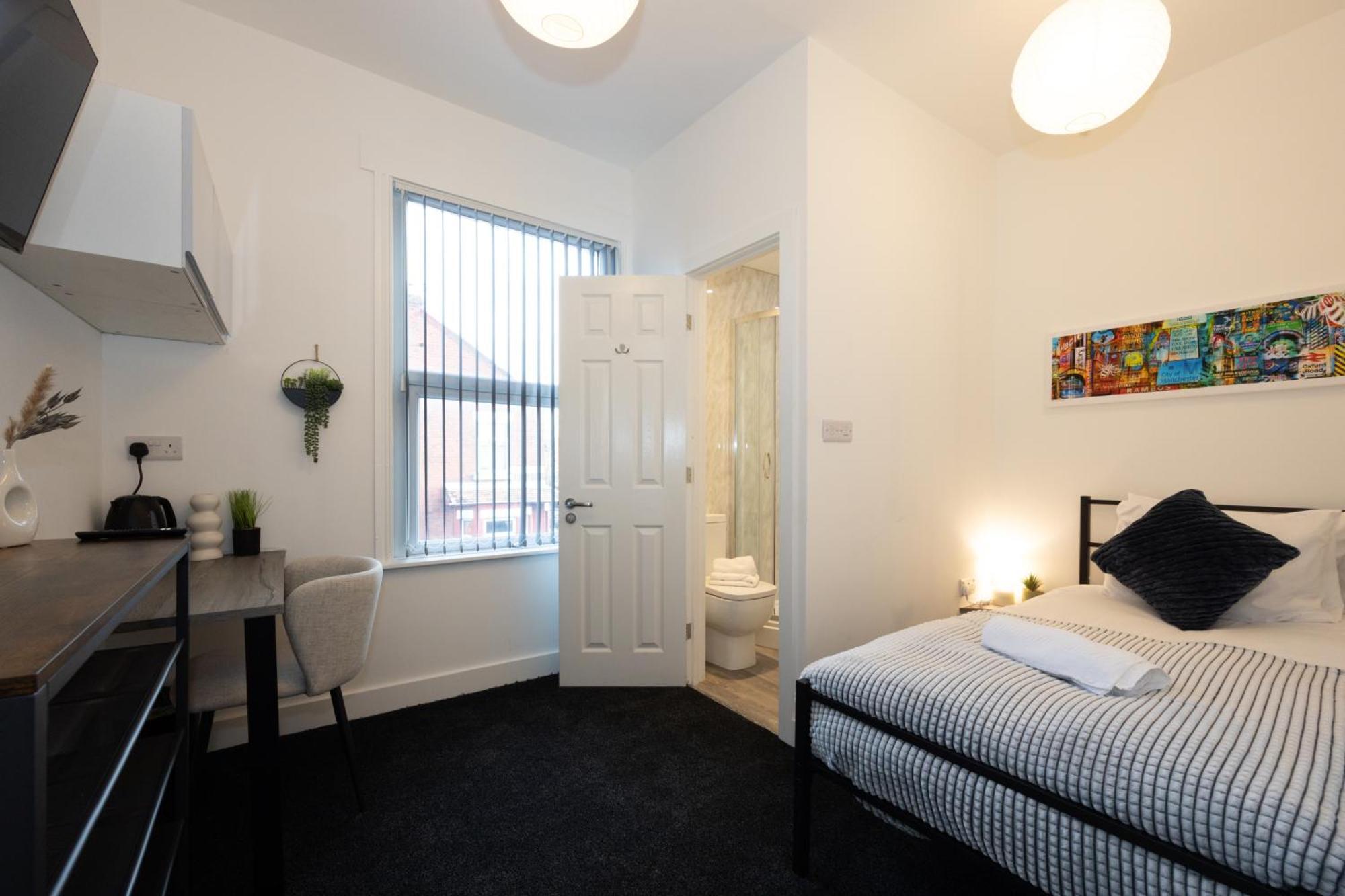 Private Ensuite With Kitchen Access By Irwell Manchester