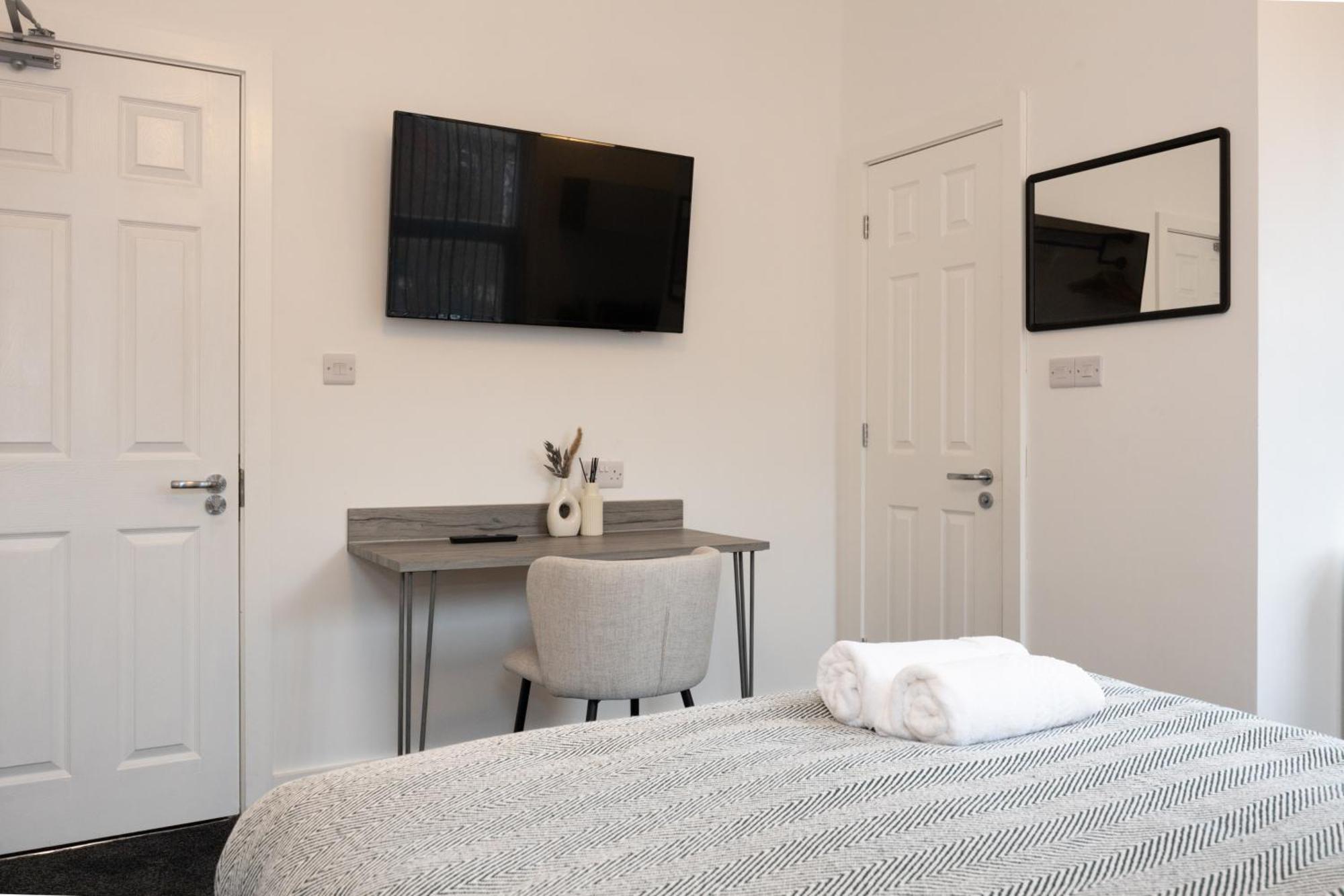 Private Ensuite With Kitchen Access By Irwell *