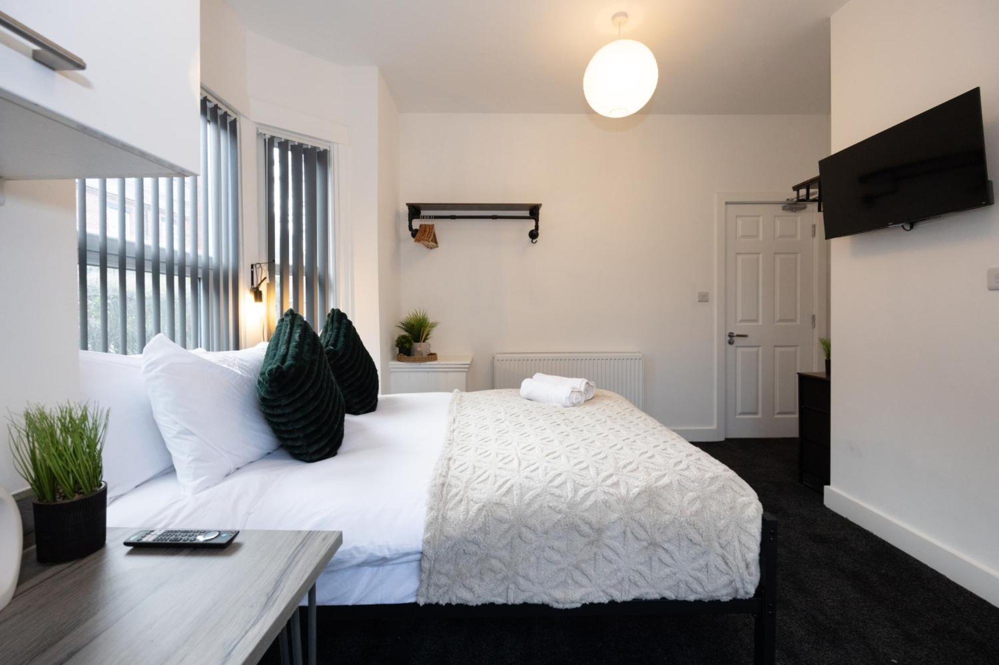 Hotel Private Ensuite With Kitchen Access By Irwell Manchester