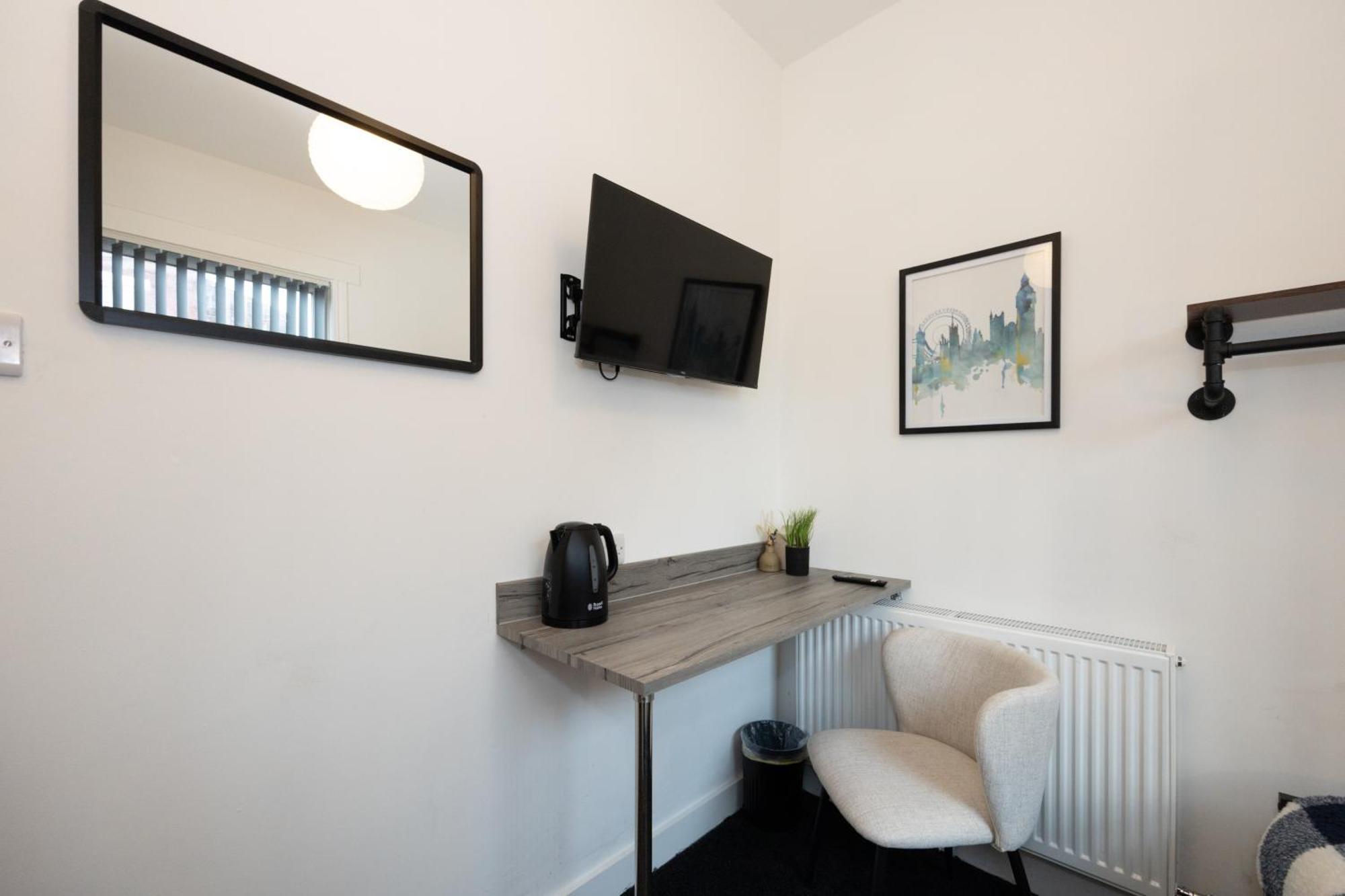 Private Ensuite With Kitchen Access By Irwell *