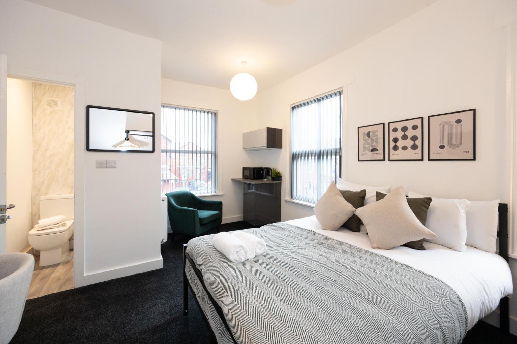 Hotel Private Ensuite With Kitchen Access By Irwell Manchester