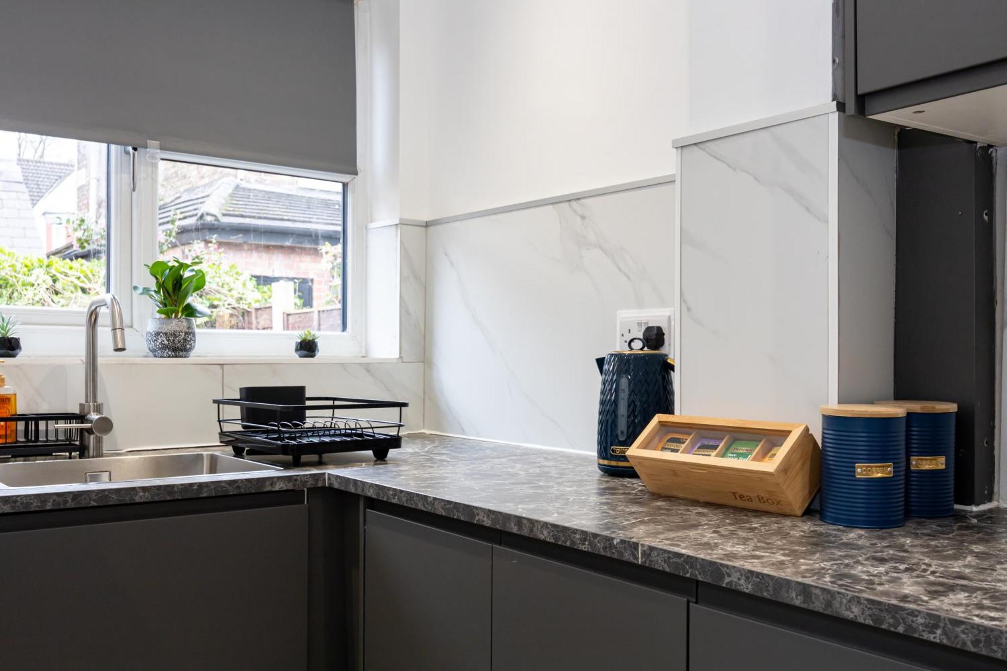 Collegehouse-businessready-freeparking&wifi Manchester