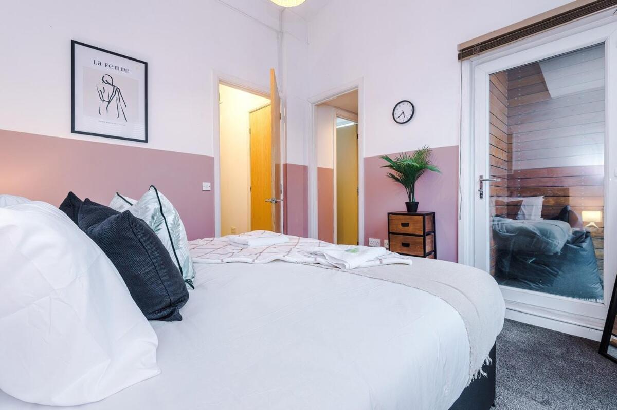 Three Bedroom House By Brookland Serviced Short Lets With Free Wifi Holiday home *